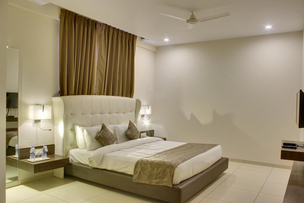 Hotel Lake View Saputara Zimmer foto